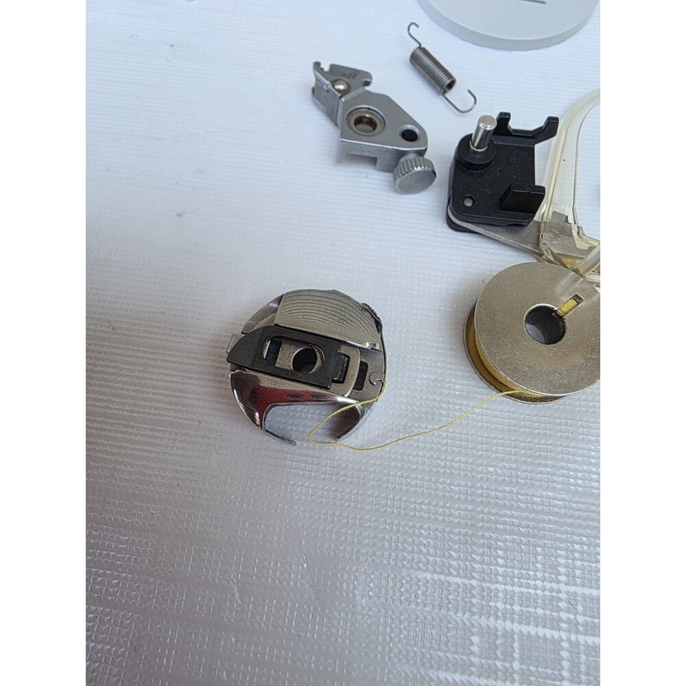 PFAFF Creative 1473 CD Parts Lot Presser Feet Bobbin Case Needle Plate - Picture 9 of 16